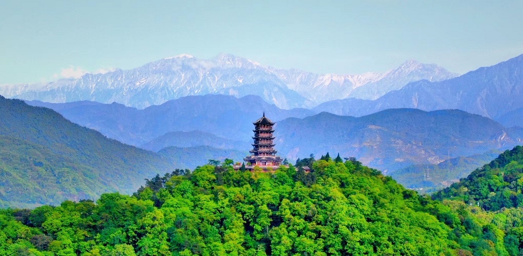 航拍：都江堰，又见雪山！