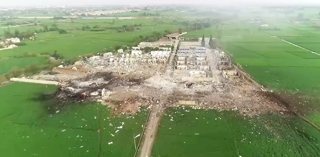 航拍︱广汉南丰镇一花炮厂发生爆炸，厂房几成瓦砾